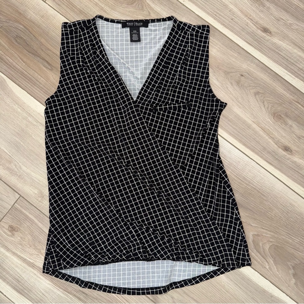White House Black Market Black and White Grid Blouse wrap blouson stretchy v nec